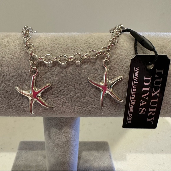 NWT Luxury Divas Charm Bracelet silver with starfish charms - Picture 2 of 13